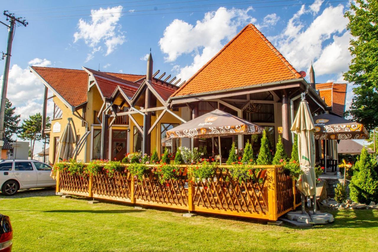 Penzion Tuecsoek Šamorín المظهر الخارجي الصورة